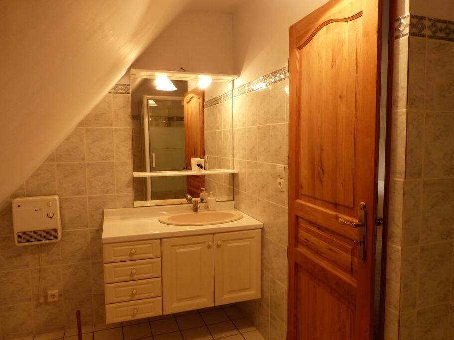 Studio Dans Une Chaumiere De Caractere Baud Экстерьер фото